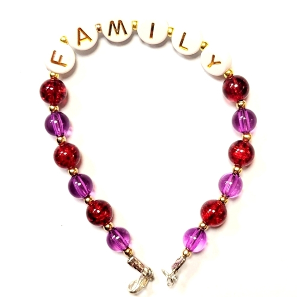 Handmade "FAMILY" berry colored bracelet 8.5" - Picture 1 of 6